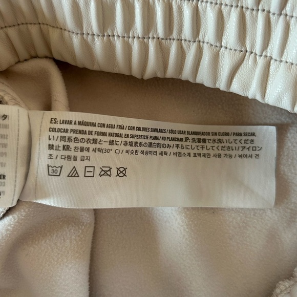 Abercrombie & Fitch | Women's Cream Faux Leather Pull On Cargo Jogger Pants sz M - Picture 11 of 13